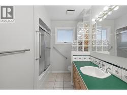 Main Floor Bathroom - 