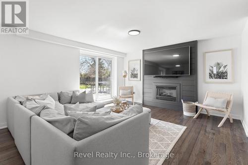 Family Room/Fireplace/Walkout To Yard - 25 Riverview Road, Kawartha Lakes (Lindsay), ON 