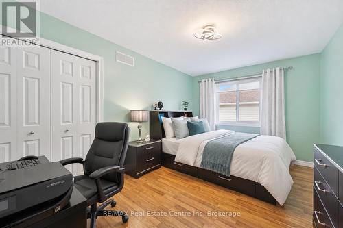 33 Washburn Drive, Guelph (Grange Road), ON 
