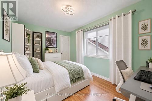33 Washburn Drive, Guelph (Grange Road), ON 