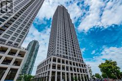 707 - 36 ELM DRIVE W Mississauga, ON L5B 0N3