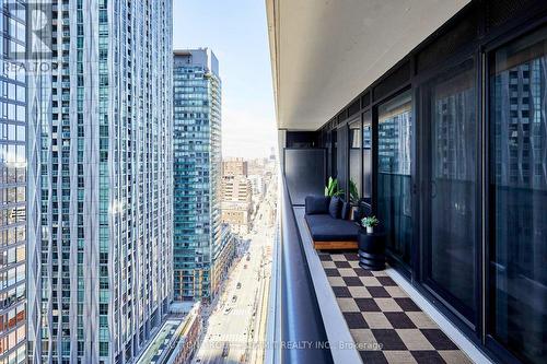 2501 - 771 Yonge Street, Toronto, ON 