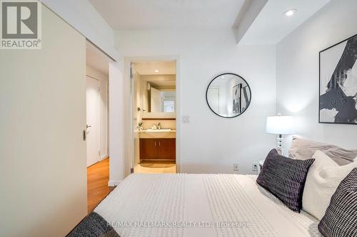402 - 218 Queens Quay W, Toronto, ON 