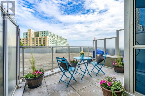 402 - 218 Queens Quay W, Toronto, ON 