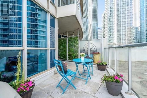 402 - 218 Queens Quay W, Toronto, ON 