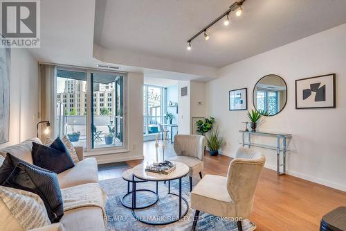 402 - 218 Queens Quay W, Toronto, ON 