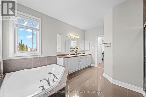 732 Lakebreeze Circle, Ottawa, ON 