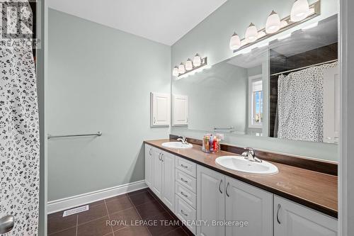 732 Lakebreeze Circle, Ottawa, ON 