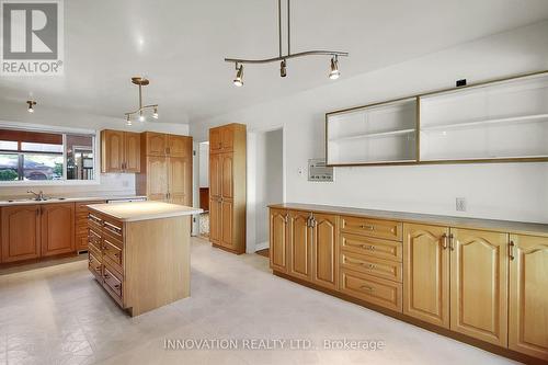 Spacious kitchen with ample storage - 1136 Castle Hill Crescent, Ottawa, ON 