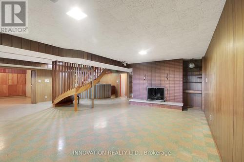 Very large rec room with fireplace - 1136 Castle Hill Crescent, Ottawa, ON 