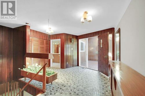 Large inviting and bright foyer - 1136 Castle Hill Crescent, Ottawa, ON 