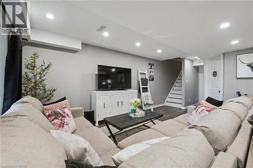 915 Zeller Crescent, Kitchener, ON 
