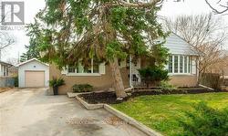 482 BROOKSIDE DRIVE Oakville, ON L6K 1R3