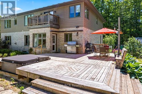 Large deck perfect for entertaining - 758335 Girl Guide Road, Georgian Bluffs, ON 