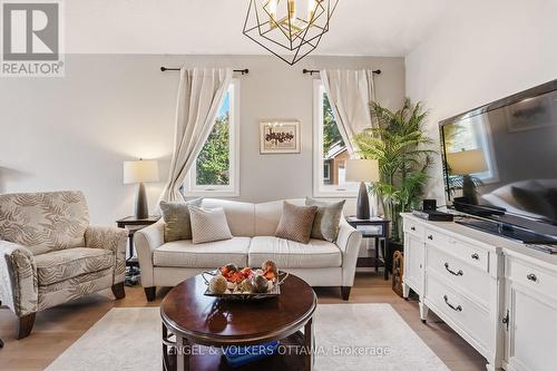 518 Stonechurch Way, Ottawa, ON 