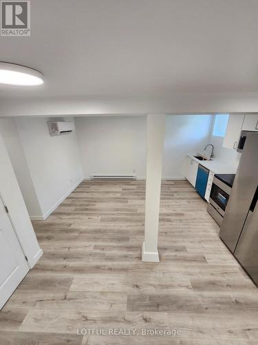 B - 907 SMYTH ROAD , Ottawa, Ontario K1G 1P5 4