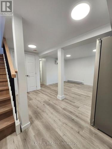 B - 907 SMYTH ROAD , Ottawa, Ontario K1G 1P5 5