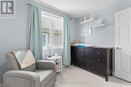 Second bedroom with window and dresser - 223 Serra Ridge, Ottawa, ON 