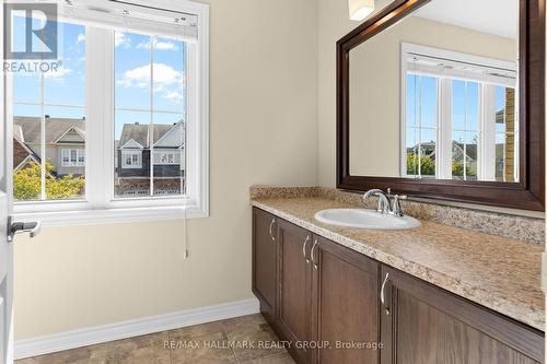 Full bathroom with vanity and bright window - 223 Serra Ridge, Ottawa, ON 
