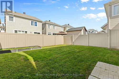 Fully fenced backyard with green lawn - 223 Serra Ridge, Ottawa, ON 