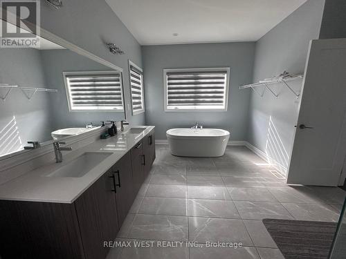 111 Scarlet Way, Bradford West Gwillimbury, ON 