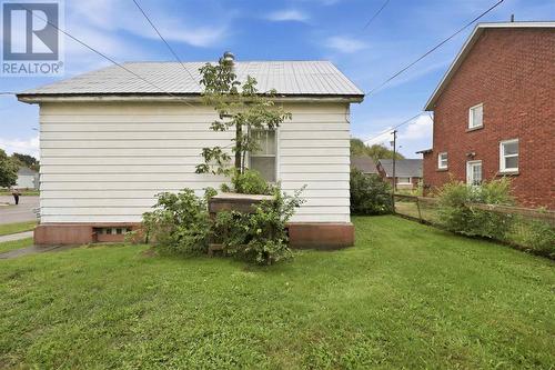 32 Wallace Ter, Sault Ste. Marie, ON 
