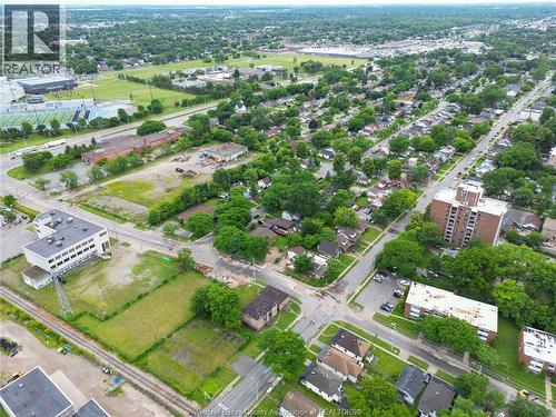 915 Lena, Windsor, ON 