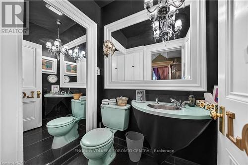 Modern vanity with an integrated basin - 100 Brunswick Street, Stratford, ON 