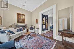 High ceilings with crown molding - 