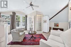 Vaulted ceiling with a ceiling fan - 