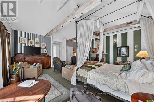 Vaulted ceilings with exposed beams - 100 Brunswick Street, Stratford, ON 