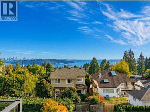 1524 Ottawa Avenue, West Vancouver, BC 