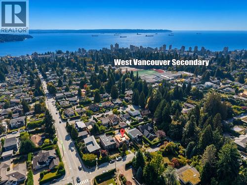 1524 Ottawa Avenue, West Vancouver, BC 