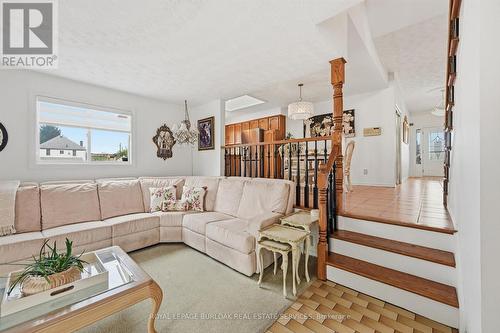 83 Oakridge Drive, Hamilton, ON 
