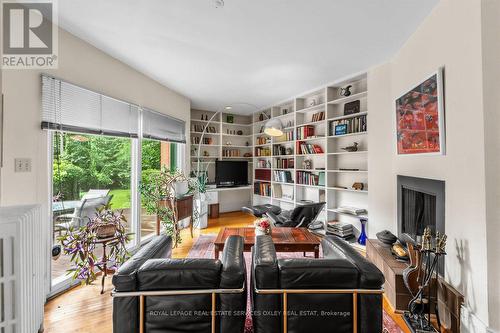 105 Roxborough Street E, Toronto, ON 