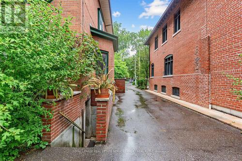 105 Roxborough Street E, Toronto, ON 