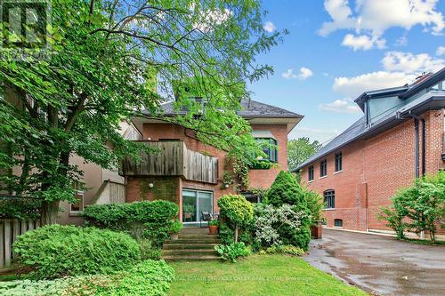 105 Roxborough Street E, Toronto, ON 