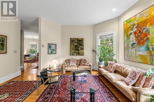 105 Roxborough Street E, Toronto, ON 