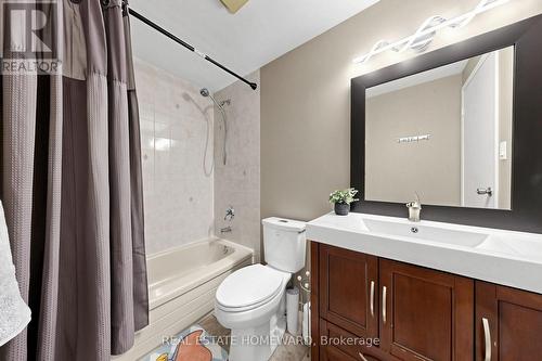 Main Bathroom - 242 Badessa Circle, Vaughan, ON 