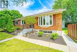 MAIN - 43 CHRISTINA CRESCENT Toronto, ON M1R 4H7