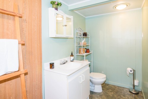 Bathroom - 14 Route 132 E., Saint-Denis-De La Bouteillerie, QC 