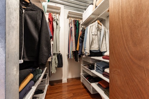 Penderie (Walk-in) - 304-3282 Rue Ontario E., Montréal (Mercier/Hochelaga-Maisonneuve), QC 