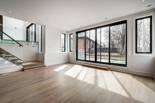 Salon - 5826 Av. Palmer, Côte-Saint-Luc, QC 
