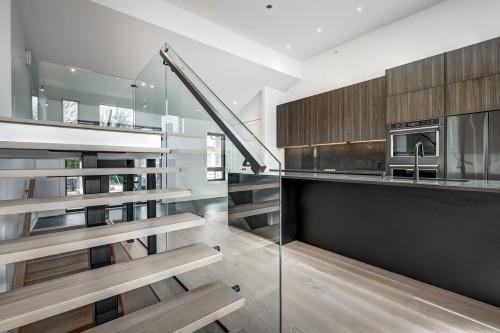 Escalier - 5826 Av. Palmer, Côte-Saint-Luc, QC 