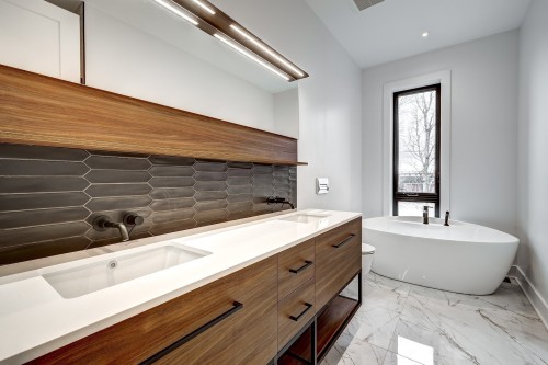 Salle de bains attenante à la CCP - 5826 Av. Palmer, Côte-Saint-Luc, QC 