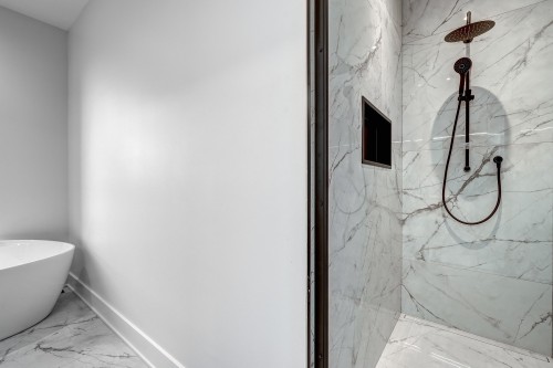 Salle de bains attenante à la CCP - 5826 Av. Palmer, Côte-Saint-Luc, QC 