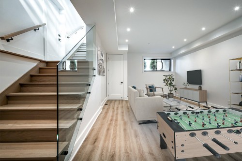 Salle familiale - 5826 Av. Palmer, Côte-Saint-Luc, QC 