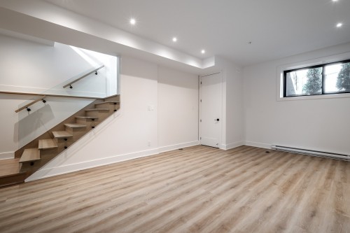 Salle familiale - 5826 Av. Palmer, Côte-Saint-Luc, QC 
