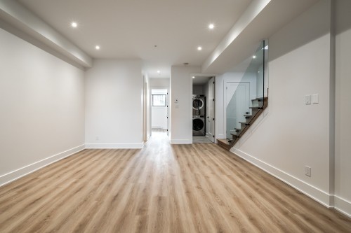 Salle familiale - 5826 Av. Palmer, Côte-Saint-Luc, QC 