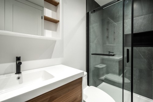 Salle de bains - 5826 Av. Palmer, Côte-Saint-Luc, QC 
